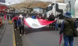 Trabajadores de Doe Run Perú se movilizan pacíficamente por la Carretera Central