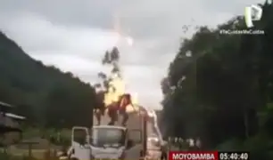 Moyobamba: camión explotó en llamas y causó pánico en plena carretera