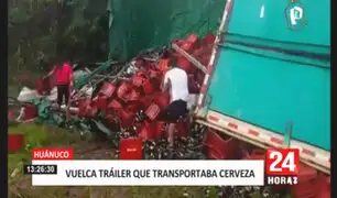 Huánuco: tráiler que llevaba cajas de cerveza se volcó en la carretera