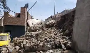 Derrumbe de muro de contención estuvo a punto de causar una tragedia en Arequipa