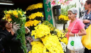 Gran cantidad de personas buscan flores amarillas para recibir el 2021