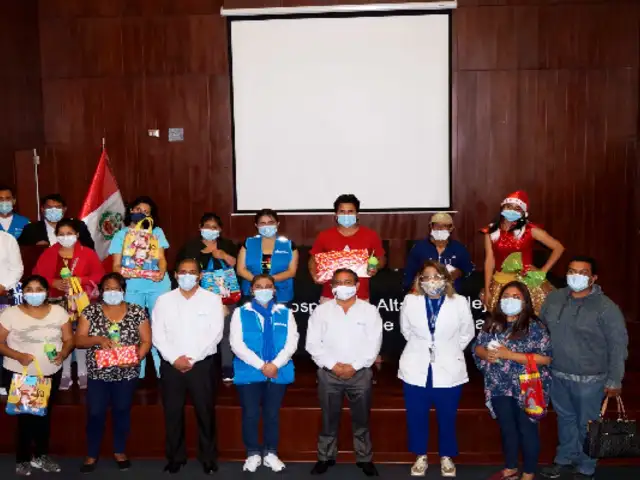 La Libertad: EsSalud entregó juguetes en Navidad a niños hospitalizados
