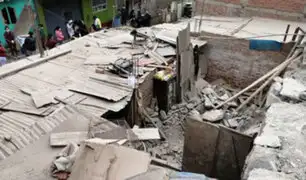 Cercado de Lima: rescatan a hombre que quedó atrapado tras derrumbe de su vivienda