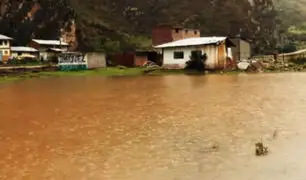 Desborde de laguna afecta casas, sembríos y parte de una carretera en la región Pasco