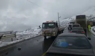 Tras fuerte nevada se restablece paulatinamente tránsito vehicular en zona alta de Ticlio