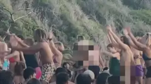 Hawái: cierran playa tras fiesta nudista donde no utilizaron mascarilla