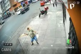 Breña: mujer ataca a pedradas un hotel por venganza