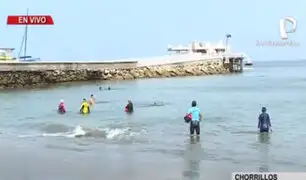 Chorrillos: pese a restricciones bañistas acuden a playa Agua Dulce