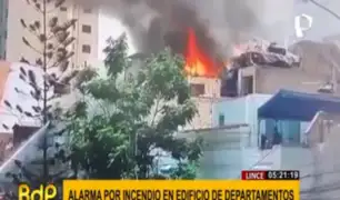 Lince: incendio en edificio consumió un departamento