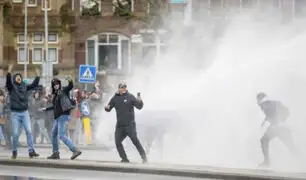 Holanda: enfrentamientos, incendios y saqueos durante protestas contra el toque de queda