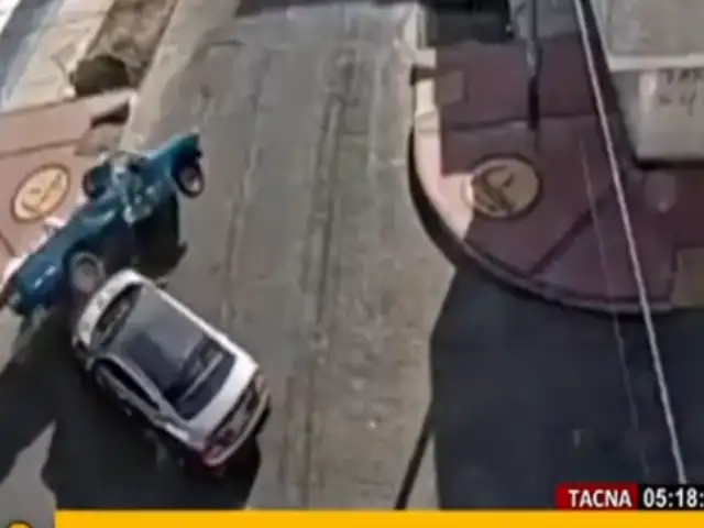 Tacna: cámaras captaron violento choque entre autos
