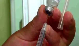 Personal de salud del Hospital San Bartolomé reciben vacuna contra la COVID-19