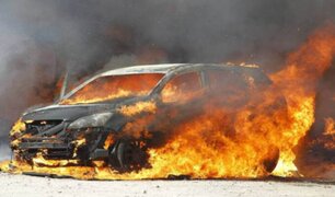 Callao: cuatro vehículos estacionados ardieron en llamas