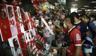 Día de los enamorados: cientos de personas llegan al Mercado de Flores para comprar regalos