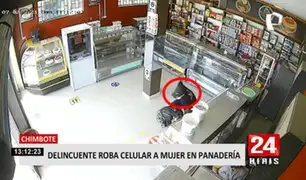 Chimbote: arranchan celular a señora dentro de una panadería