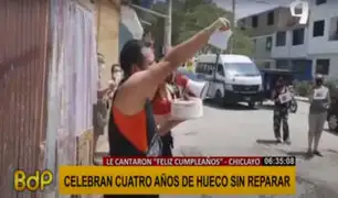 Chiclayo: celebran "cumpleaños" de hueco en la pista que lleva cuatro años sin ser reparado