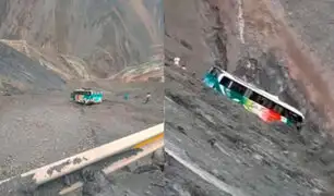 Ómnibus interprovincial con 40 pasajeros quedó al borde de un precipicio en Huarochirí