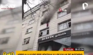 Turquía: lanza a sus cuatro hijos por la ventana para salvarlos de incendio