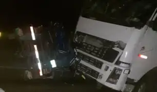 Choque frontal entre camión y motokar deja cuatro personas fallecidas en Tumbes