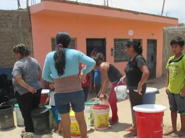 Ciudadanos de asentamiento humano en Piura protestan por corte de servicio de agua potable