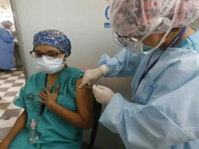 Ica culmina su primera fase de vacunación tras inmunizar a 4 176 profesionales de la salud