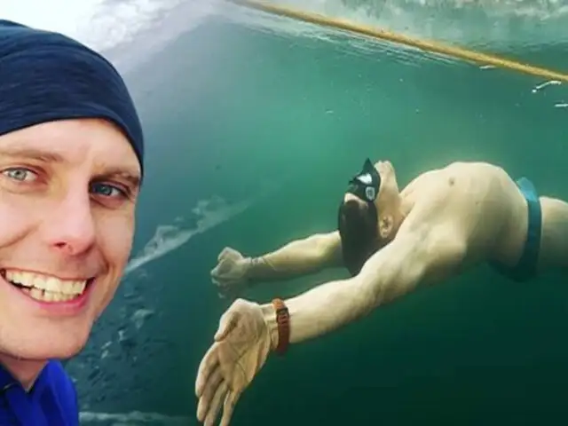 Checo bate el récord Guinness nadando 80 metros bajo el hielo