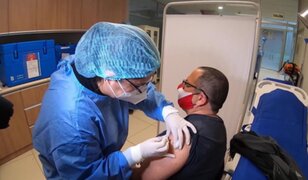 Embajada china en Perú condena información falsa sobre vacuna Sinopharm