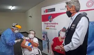 Presidente Francisco Sagasti supervisó vacunación en Hogar Canevaro