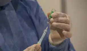 Contraloría investiga presunto uso de jeringas vacías en vacunación de adultos mayores