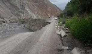 Carretera se derrumba parcialmente tras crecida de río Tablachaca en  Áncash