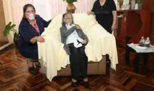 Con 105 años, doña Clara es la persona de mayor edad de la Fuerza Aérea que recibió la vacuna