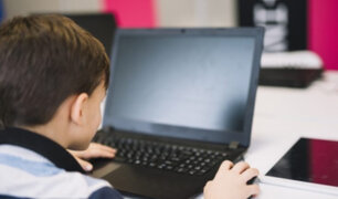 ¡Atención! Niños pueden desarrollar ojo seco por pasar largas horas frente a la computadora
