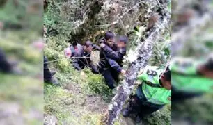 Apurímac: efectivos PNP rescatan con vida a menor que cayó a abismo