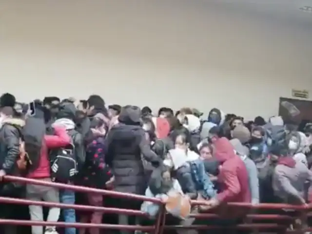 Bolivia: tres universitarios murieron al caer desde cuarto piso tras rotura de baranda