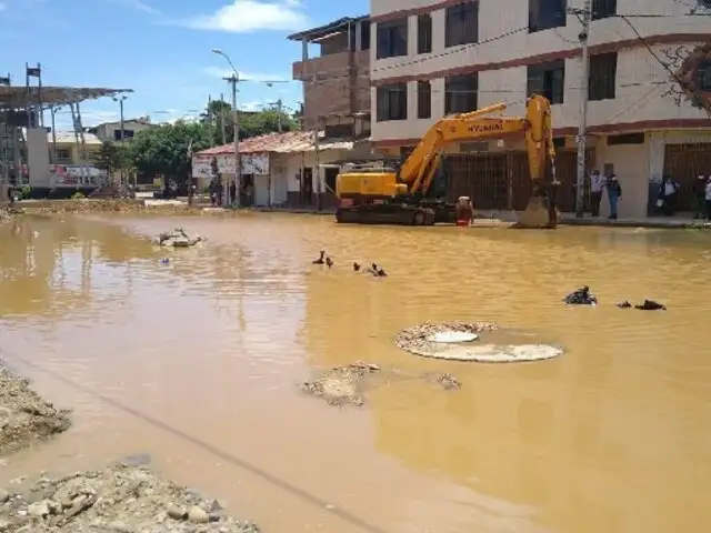 Río Tumbes se desborda e inunda varias calles del centro de la ciudad