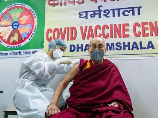 Covid-19: El Dalái lama se vacunó y pide a los demás que tengan el coraje de hacer lo mismo