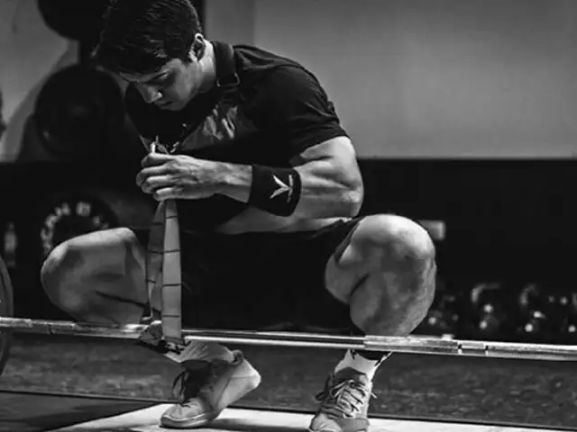 Víctor Assaf, el atleta que levanta grandes pesas con un brazo