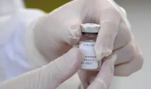 Oxford detiene pruebas en niños de su vacuna contra covid-19 de AstraZeneca