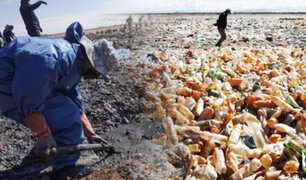 Bolivia: limpian el contaminado lago Uru Uru que fue convertido en un basurero