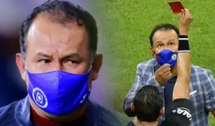 Juan Reynoso recibe tarjeta roja en el Cruz Azul vs Chivas