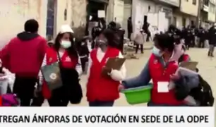 Huancayo: personal de ONPE realizó largas colas para entregar ánforas