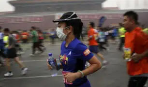 China: 12 mil corredores se reúnen en maratón sin usar mascarillas