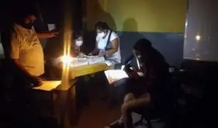 Miembros de mesa realizaron conteo de votos con luz de velas y linternas en Ica