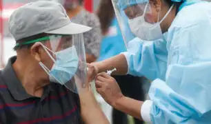 Covid-19: Gobierno espera iniciar el 30 de abril vacunación de personas mayores de 70 años