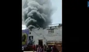 Cercado de Lima: al menos 10 unidades de bomberos tratan de controlar incendio en vivienda