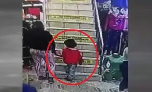 Mujer roba 3 mil soles de una galería de Gamarra con la ayuda de un niño