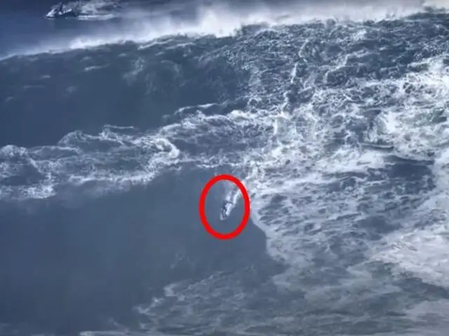 Portugal: joven de 18 años habría surfeado ola de 30 metros de altura