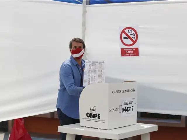 Elecciones 2021: candidato Rafael Santos emitió su voto en San Isidro