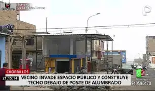 Vecinos denuncian que techo de calamina tapa poste de alumbrado público en Chorrillos