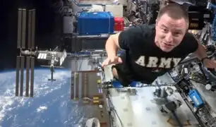 Astronauta realiza en el espacio una prueba de aptitud física de combate